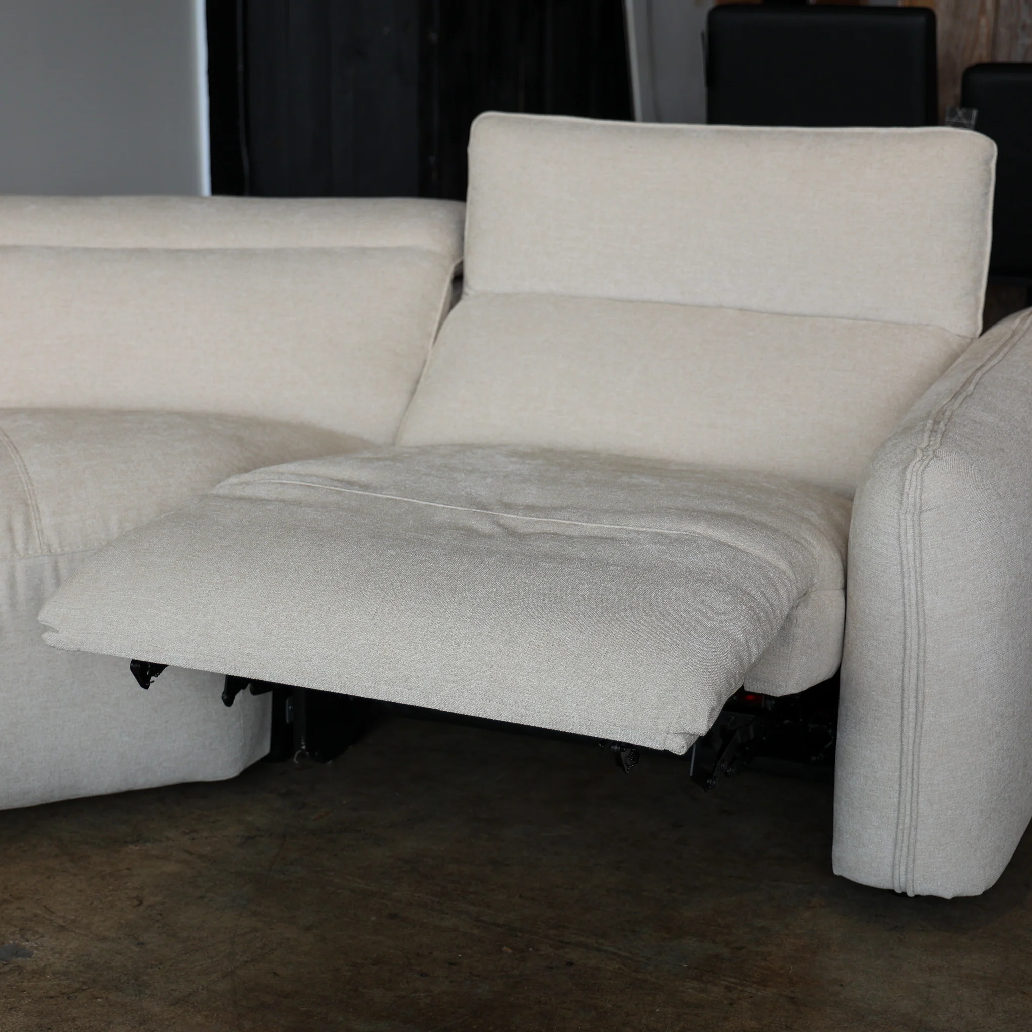 Addie Reclining Modular Sectional - Image 3