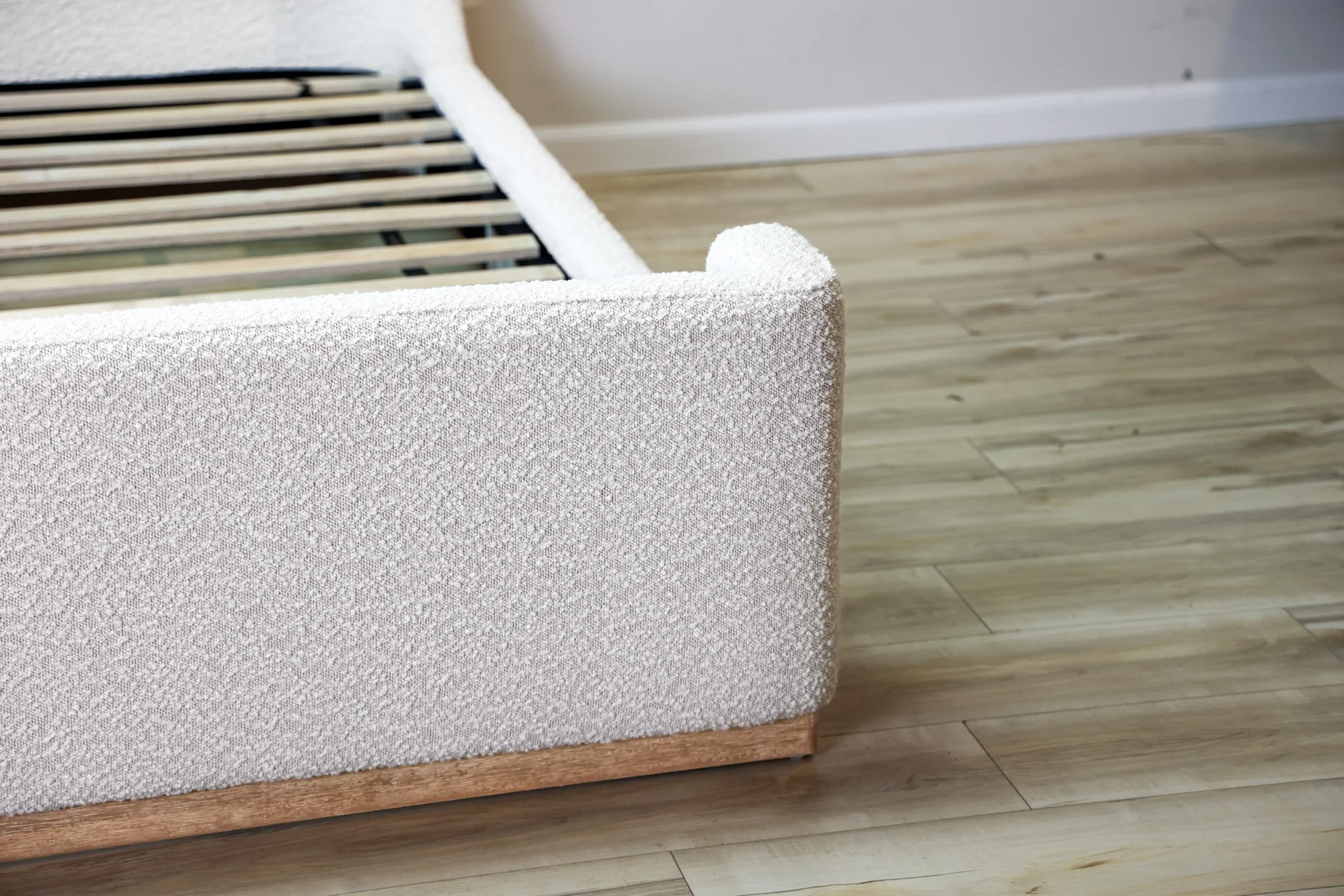 Alan Sleigh Bed - Image 7