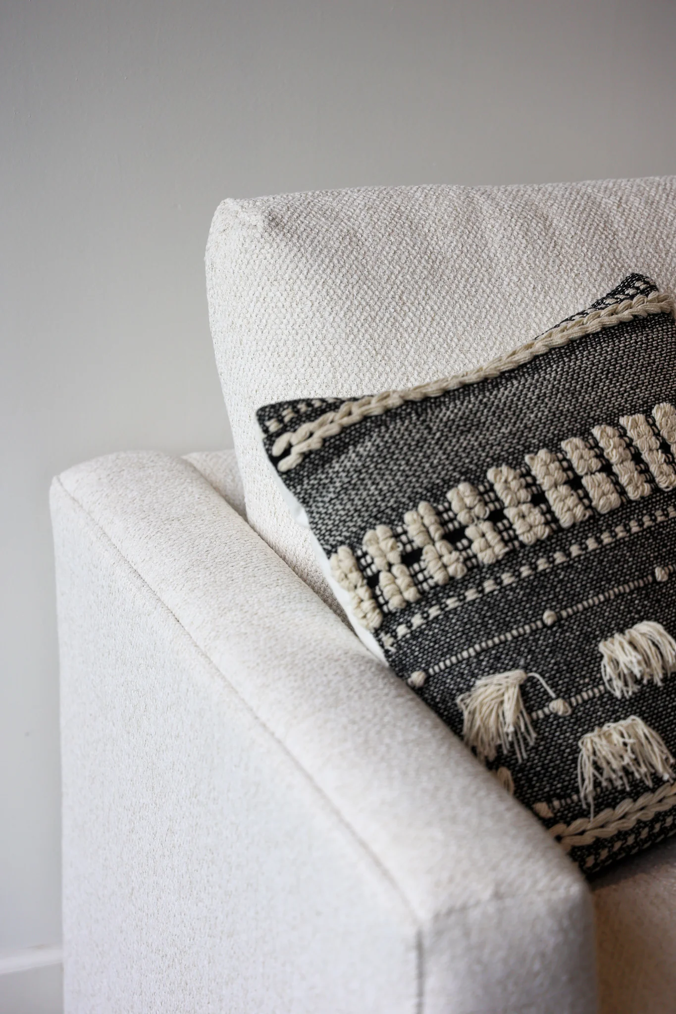 Allure Dreamy Sofa - Image 10