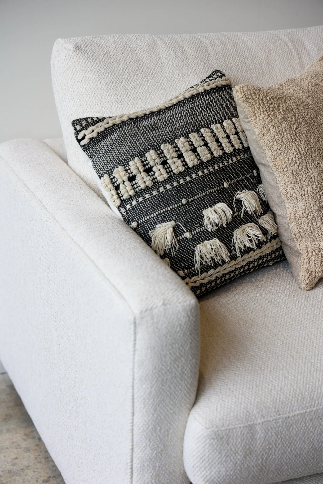 Allure Dreamy Sofa - Image 16