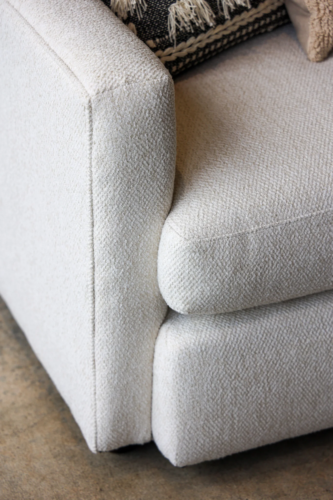 Allure Dreamy Sofa - Image 18