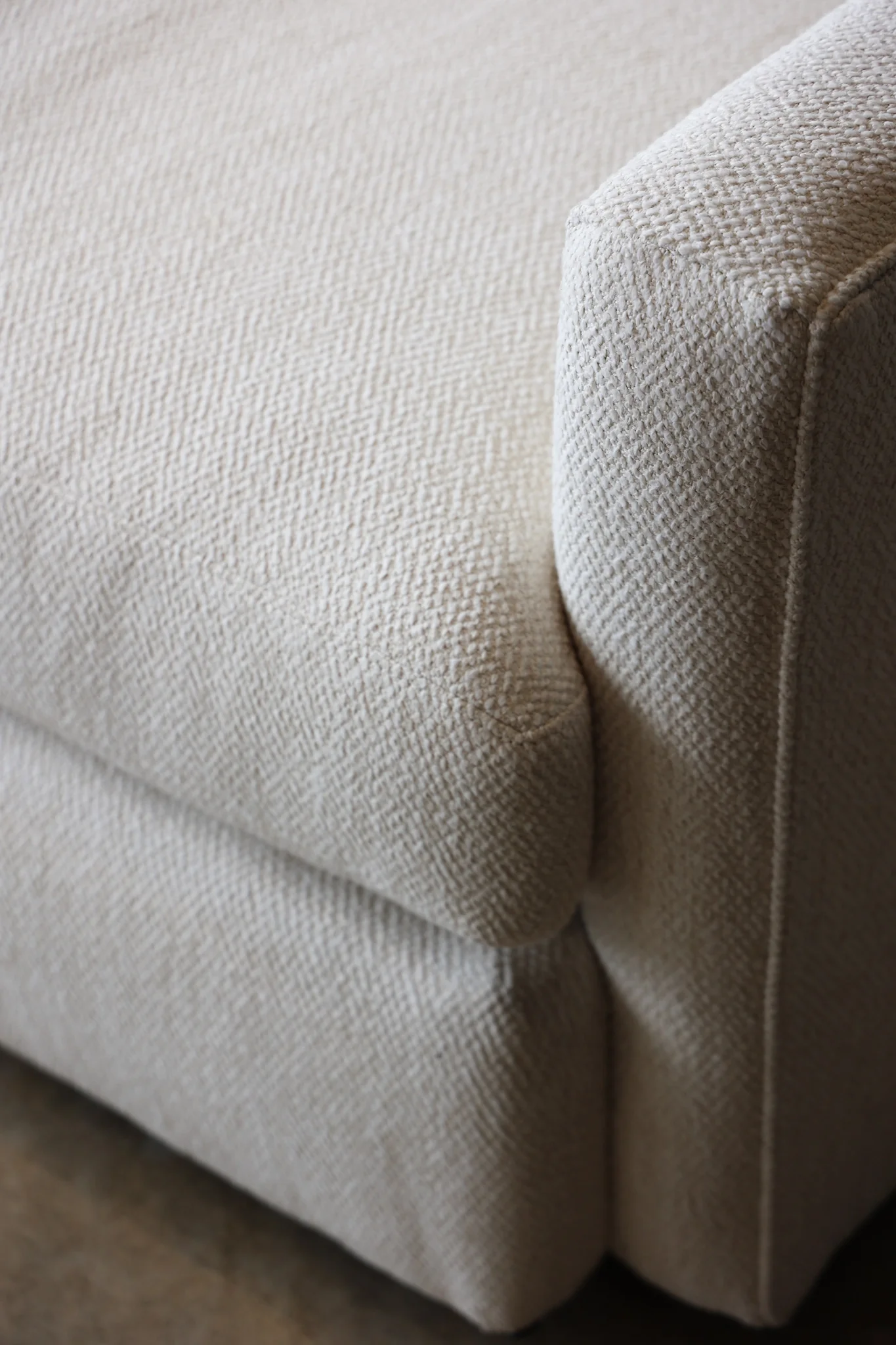 Allure Dreamy Sofa - Image 6