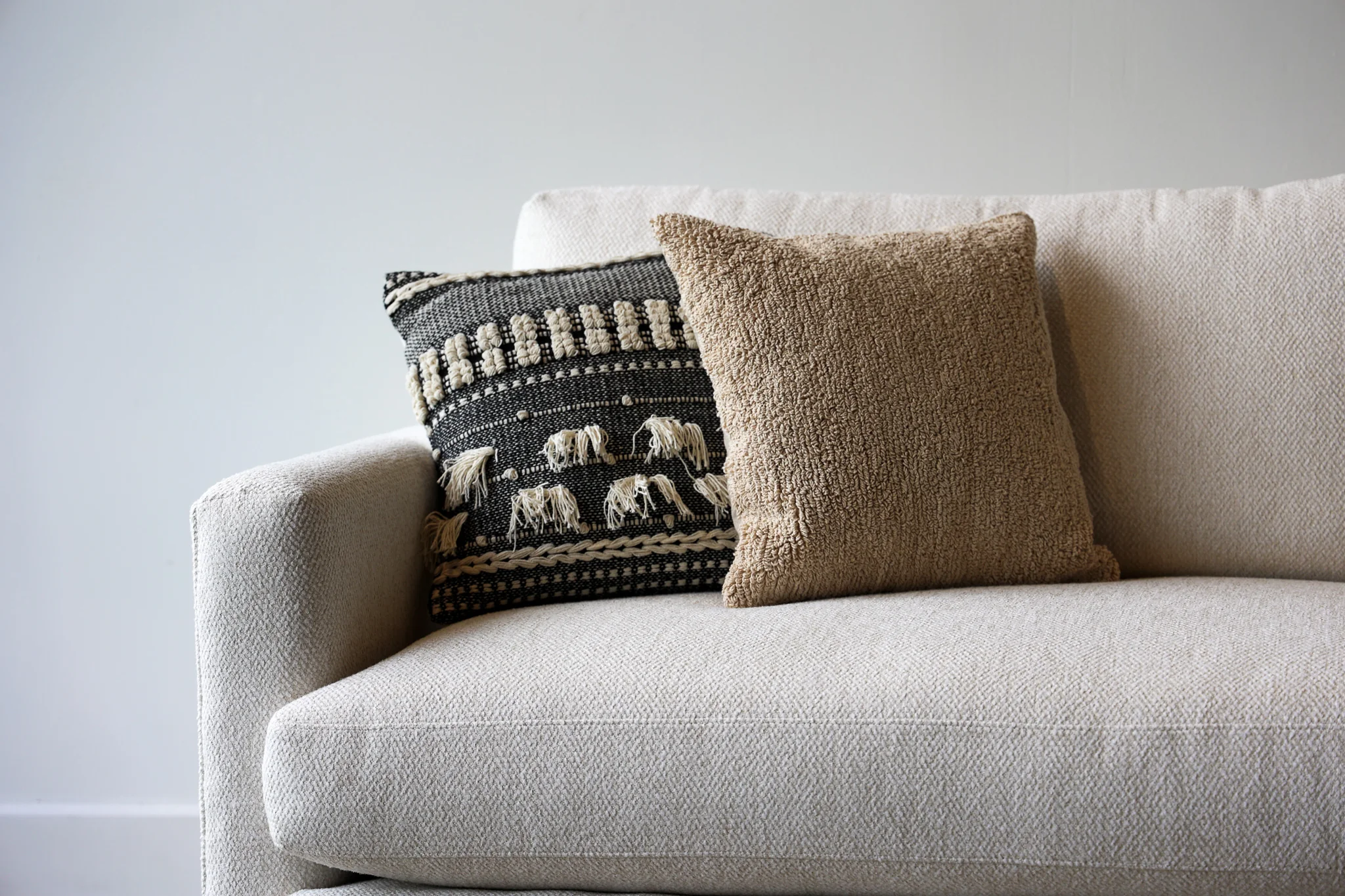 Allure Dreamy Sofa - Image 8