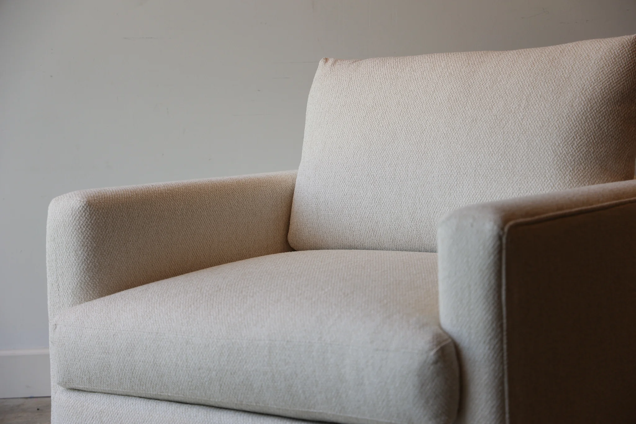 Allure Dreamy Swivel Chair - Image 10