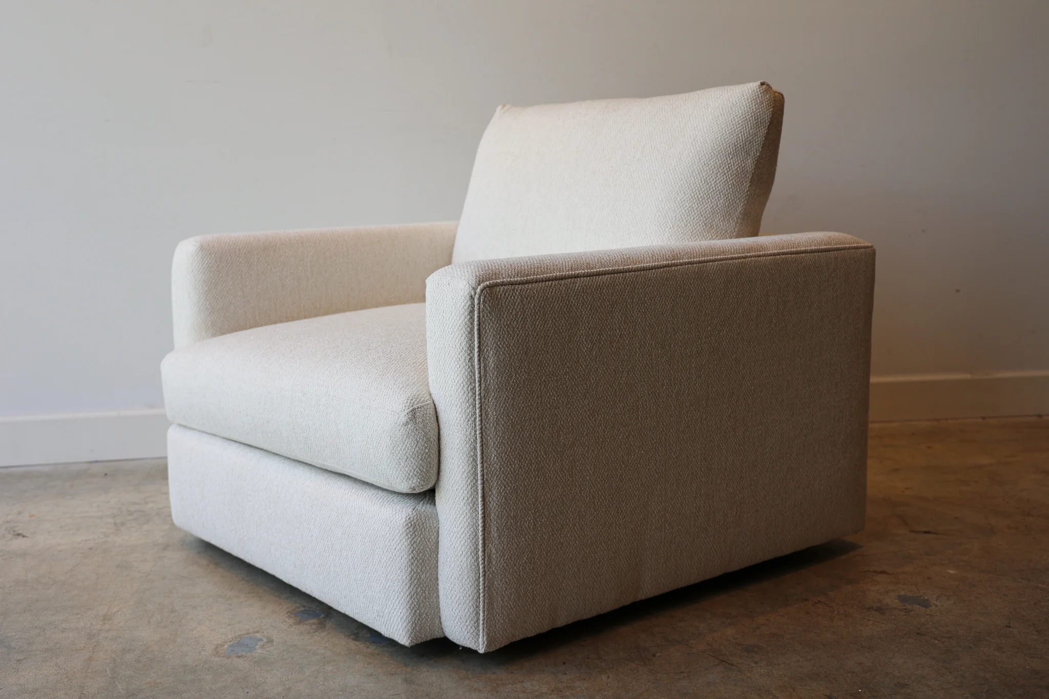 Allure Dreamy Swivel Chair - Image 12