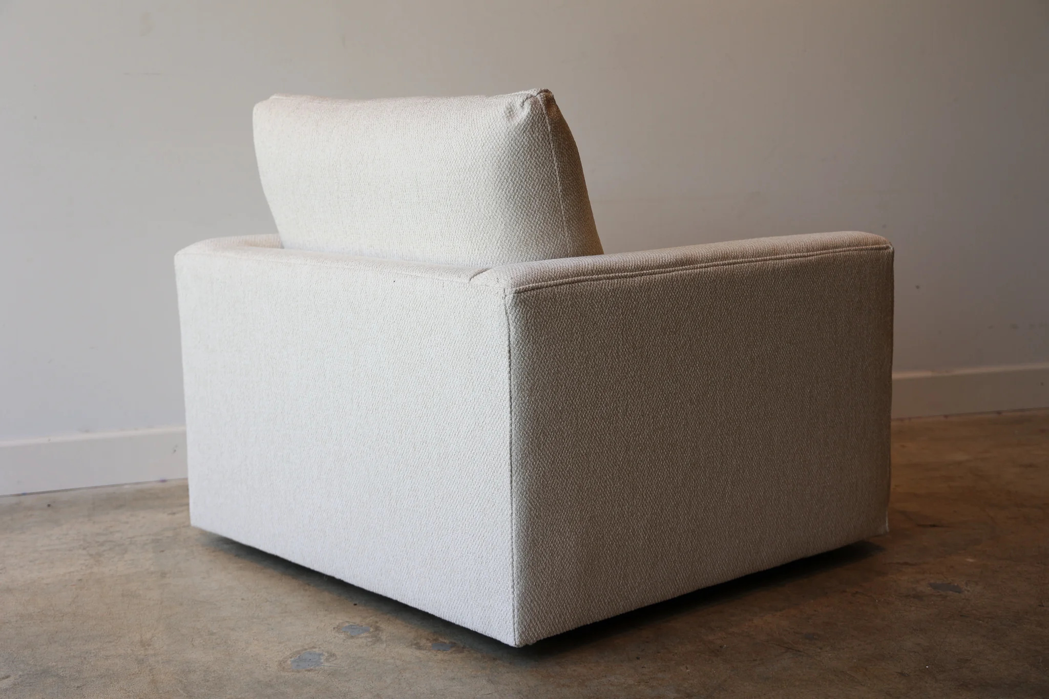 Allure Dreamy Swivel Chair - Image 6