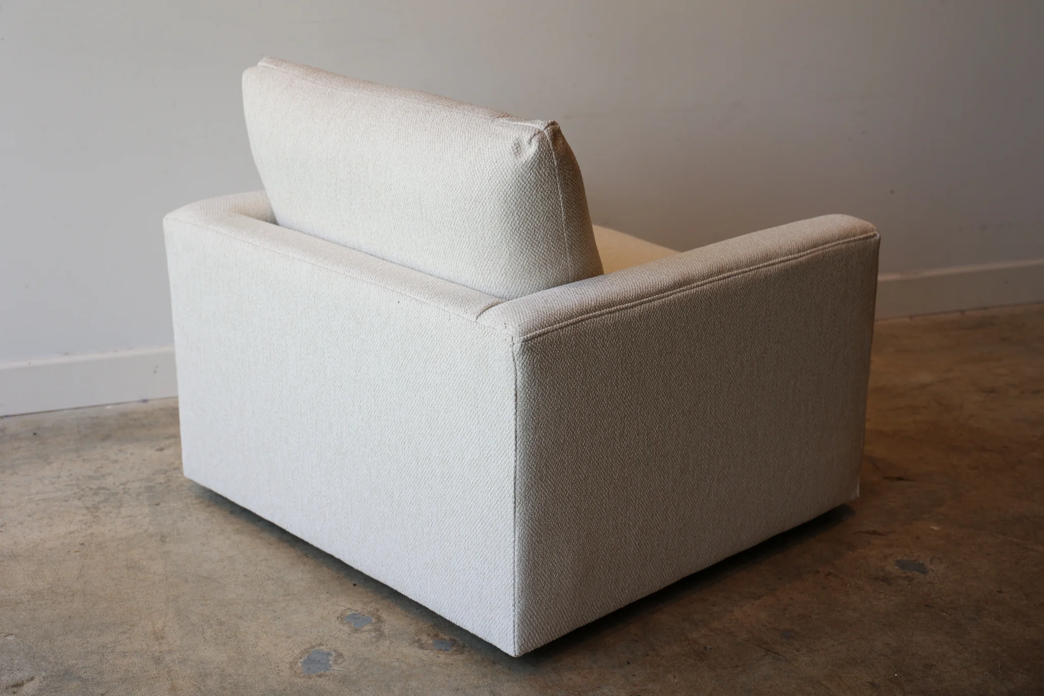 Allure Dreamy Swivel Chair - Image 7