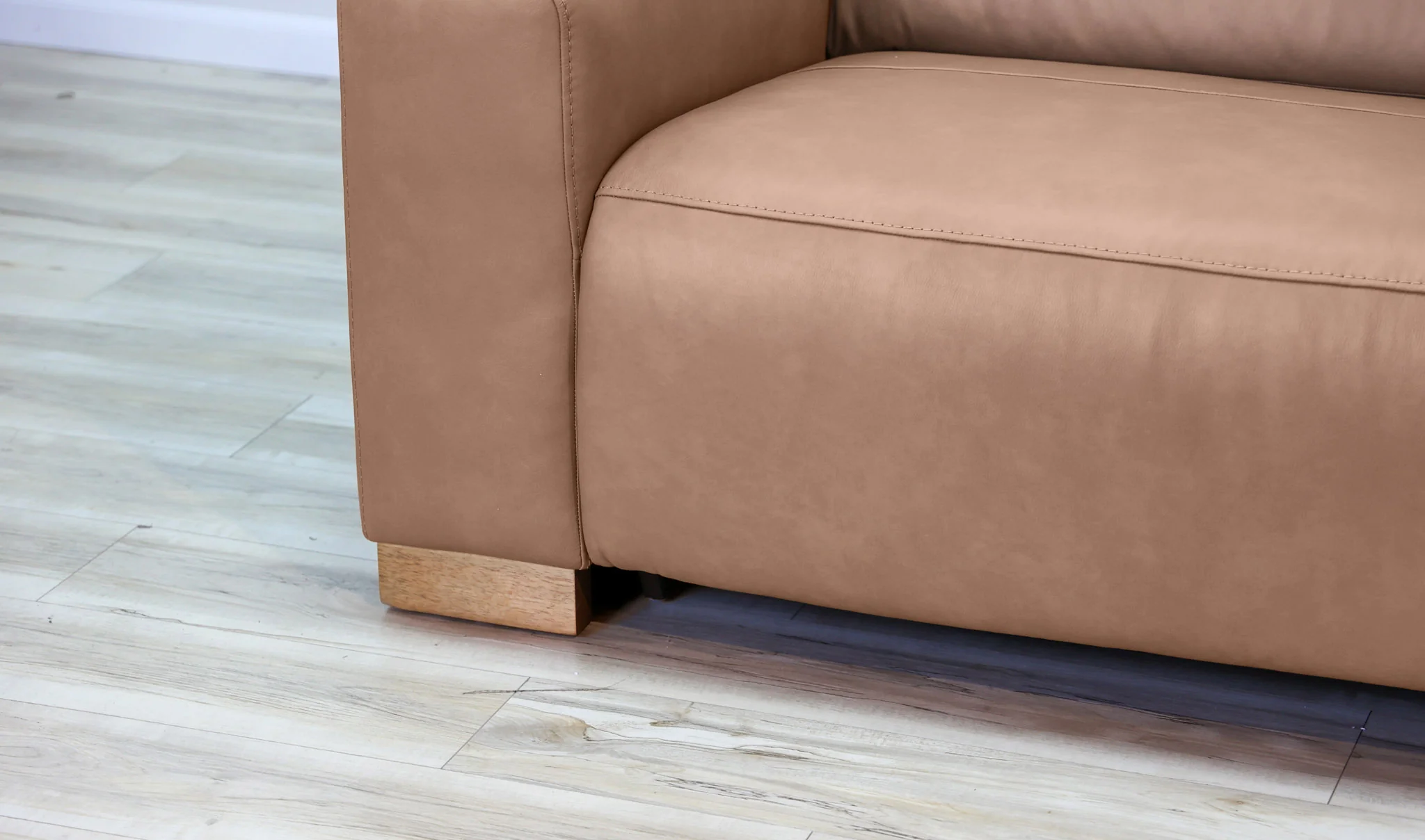 Brady Leather Power Reclining Sectional - Image 18