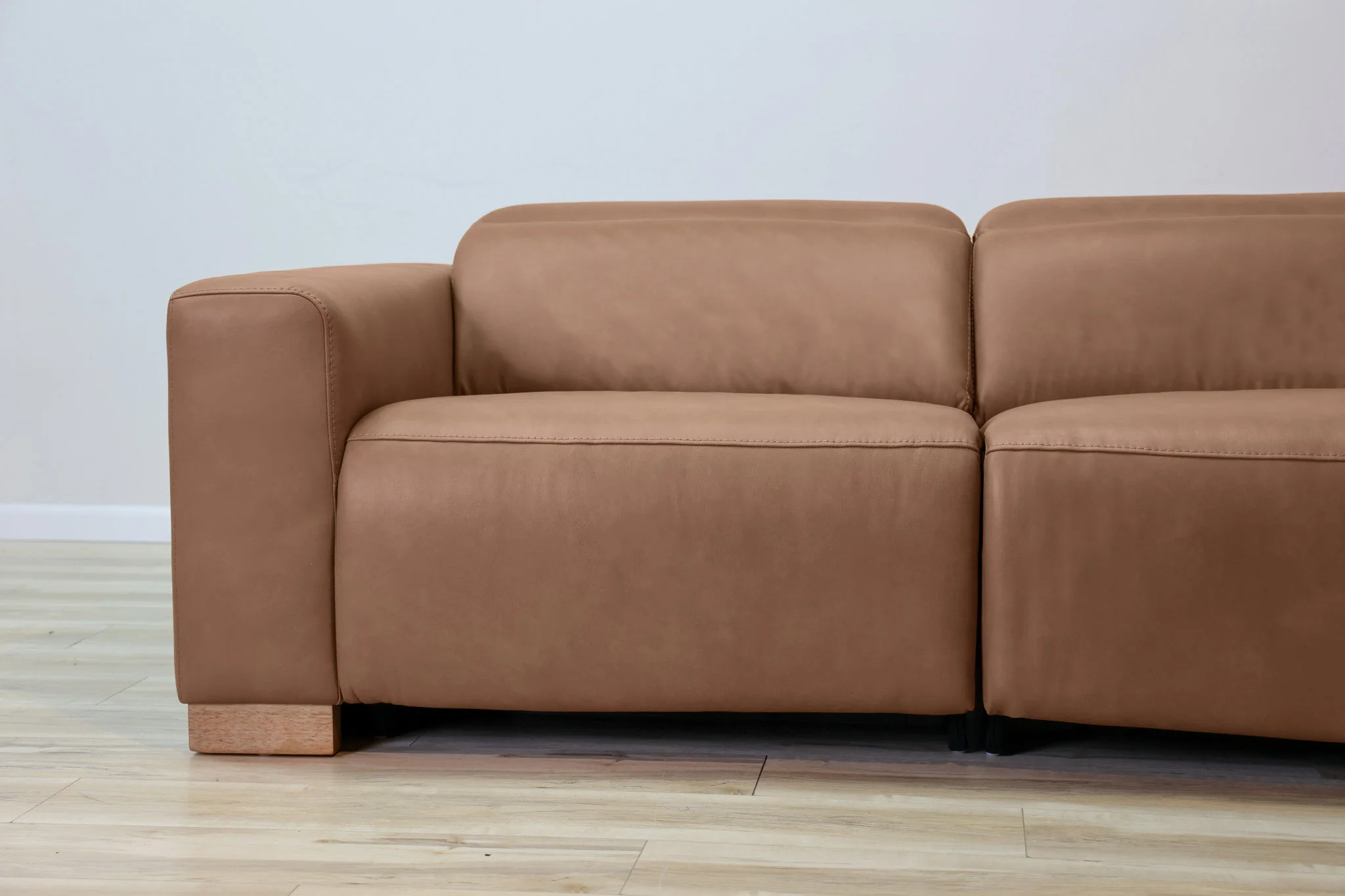 Brady Leather Power Reclining Sectional - Image 27
