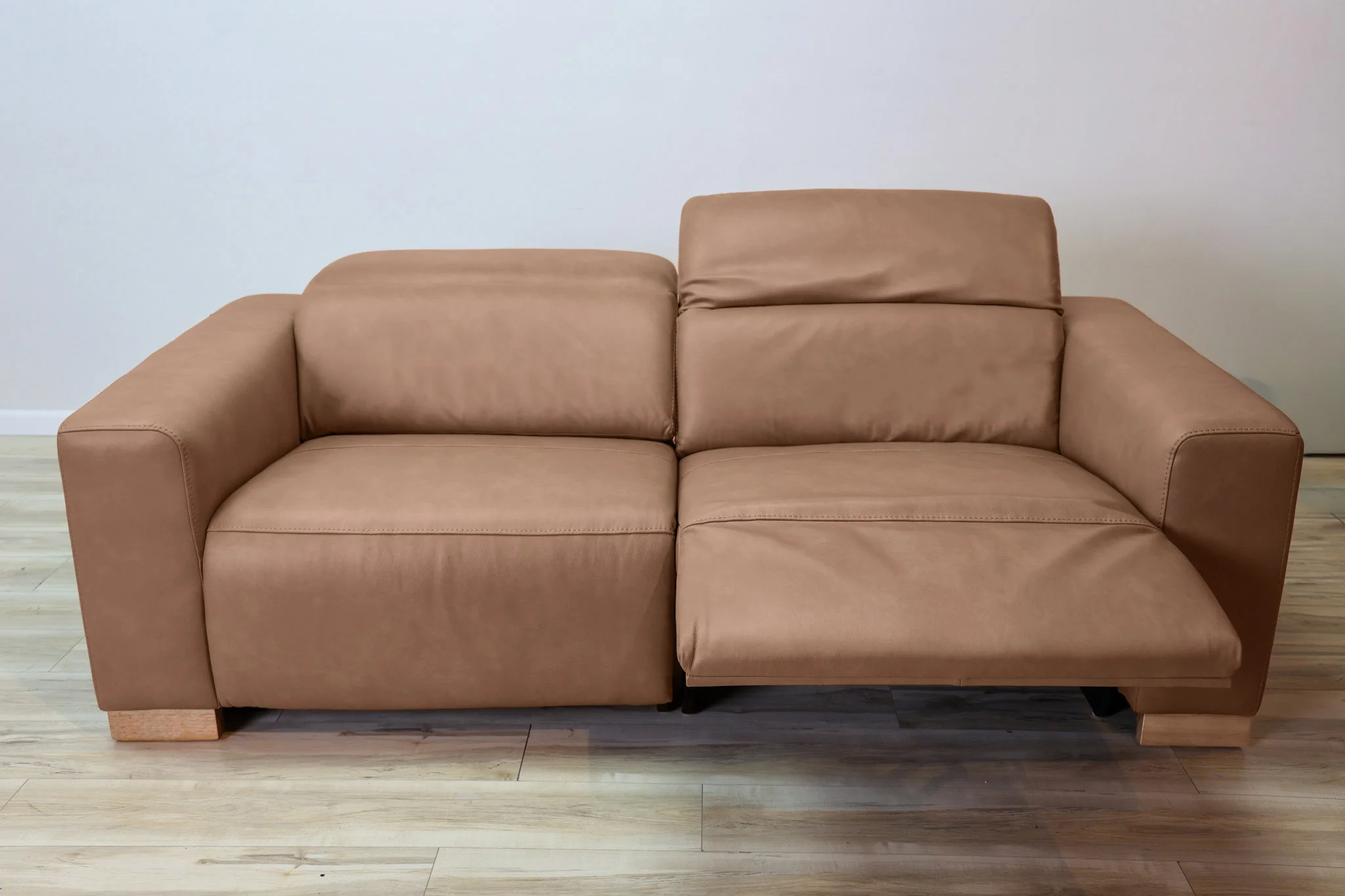 Brady Leather Power Reclining Sectional - Image 28