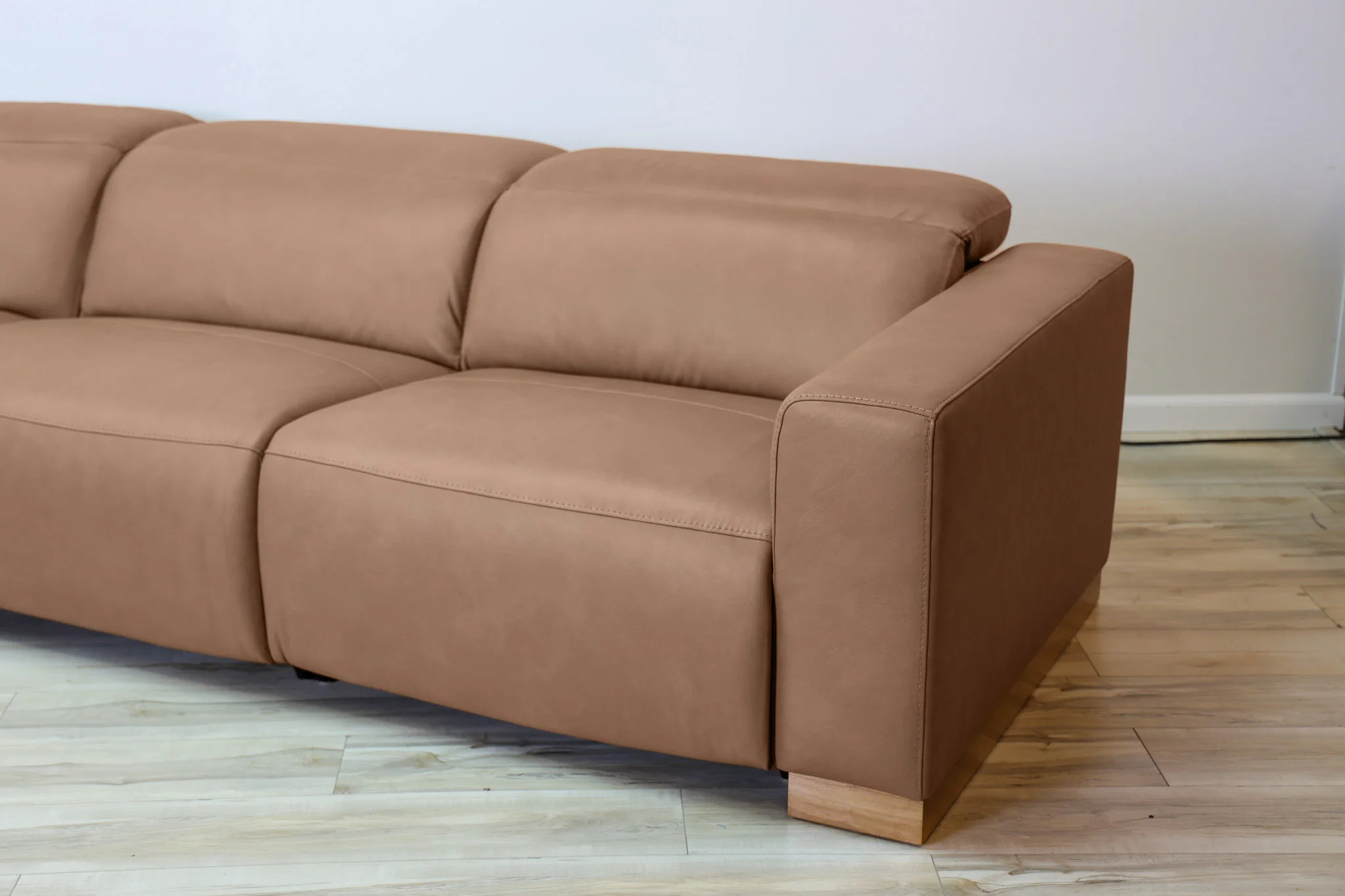 Brady Leather Power Reclining Sectional - Image 4