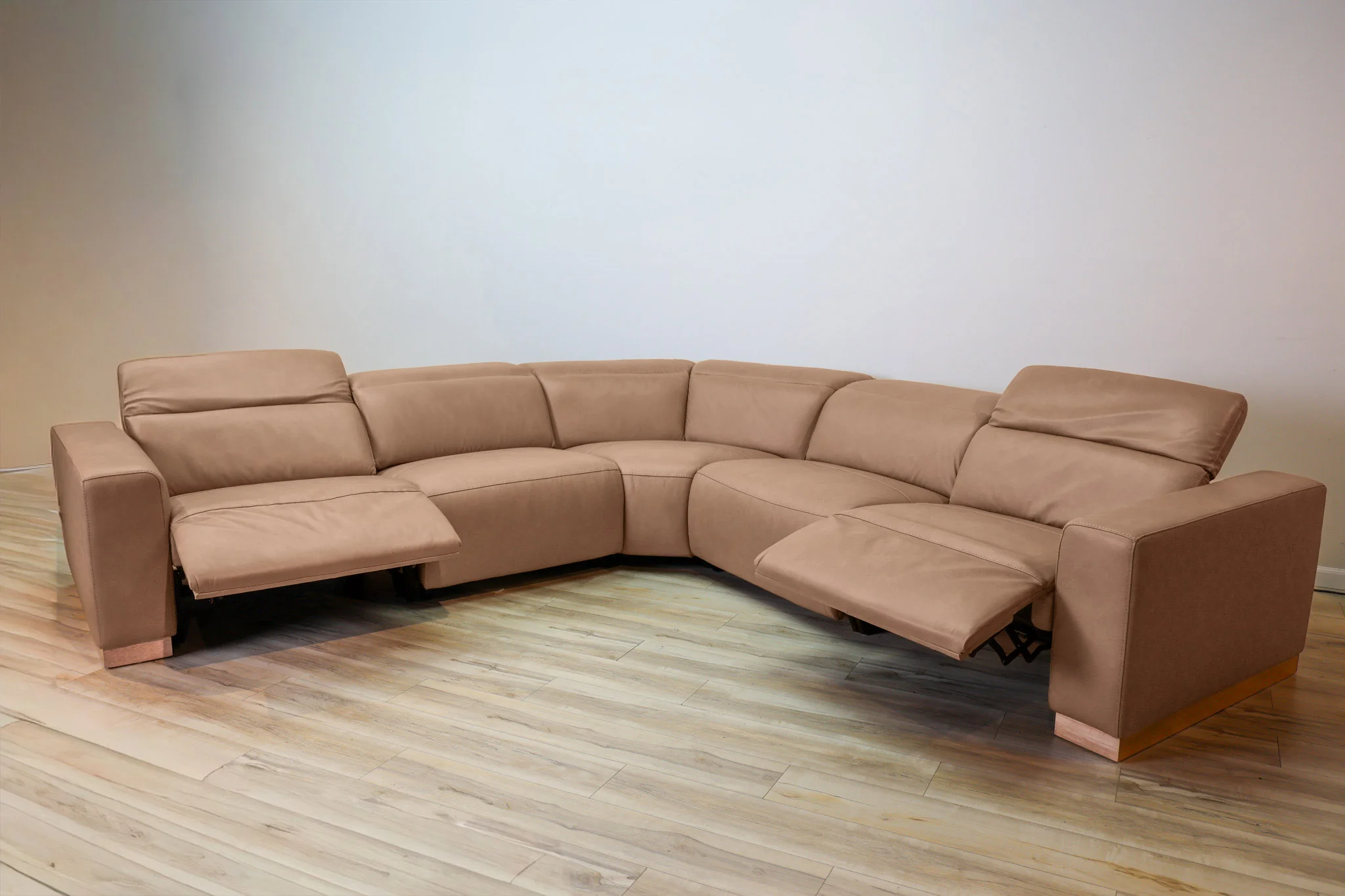 Brady Leather Power Reclining Sectional - Image 5
