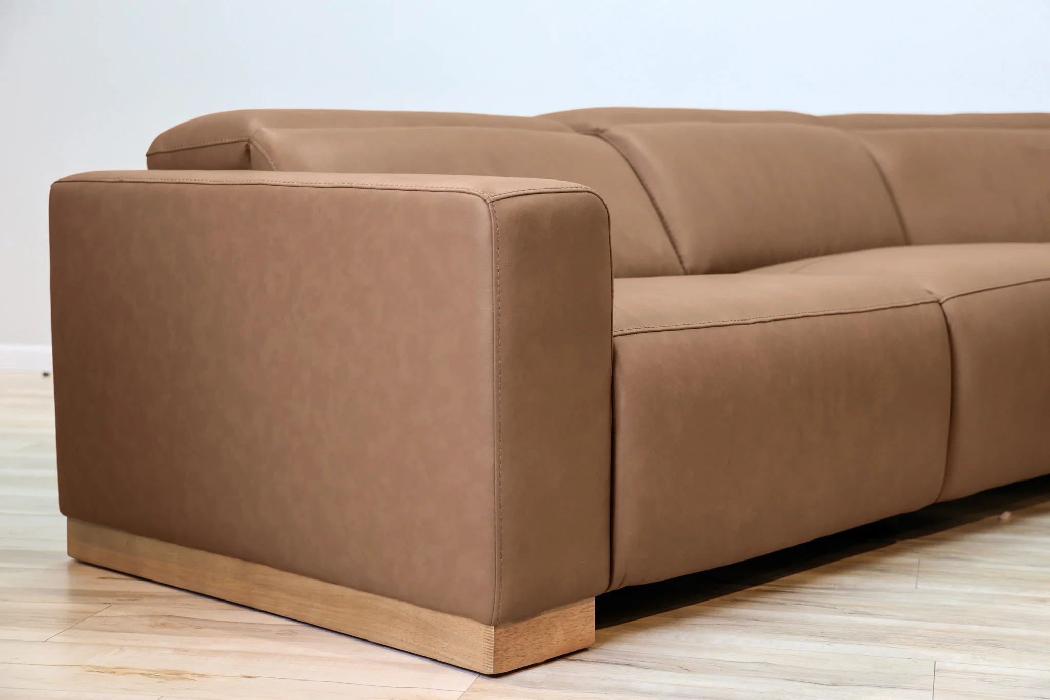 Brady Leather Power Reclining Sectional - Image 7