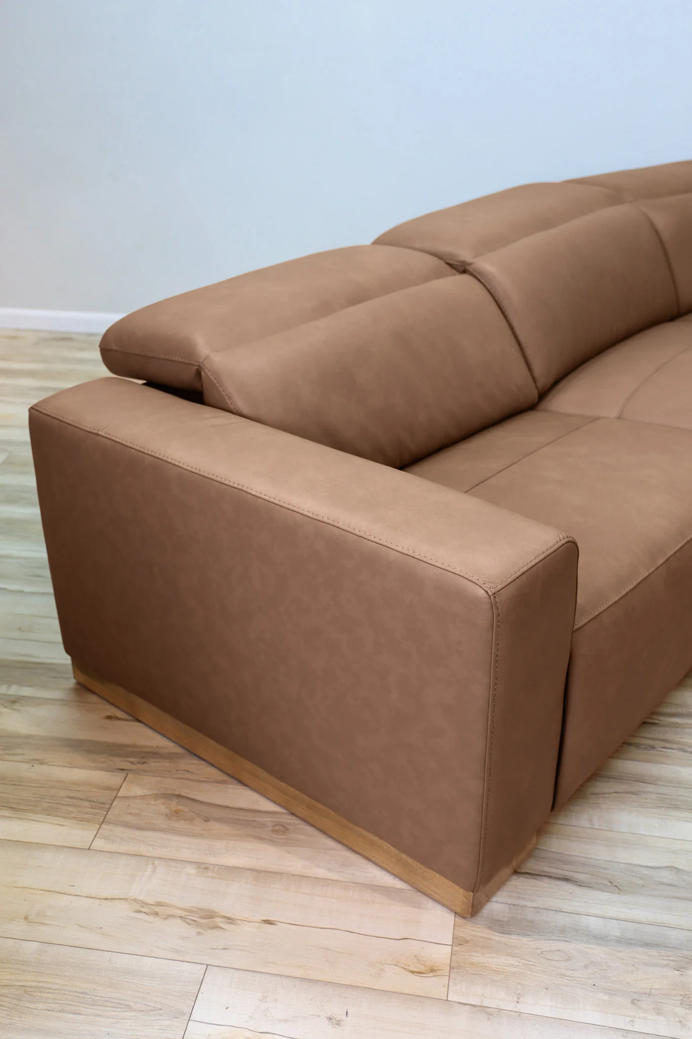 Brady Leather Power Reclining Sectional - Image 9