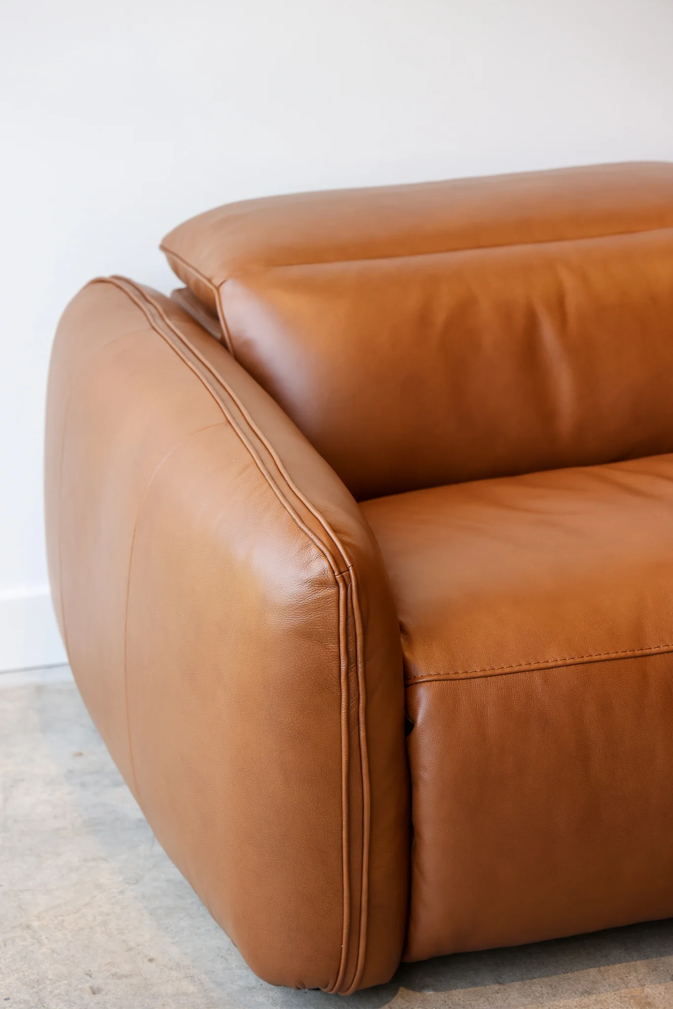 Bentley Reclining Sectional - Image 15