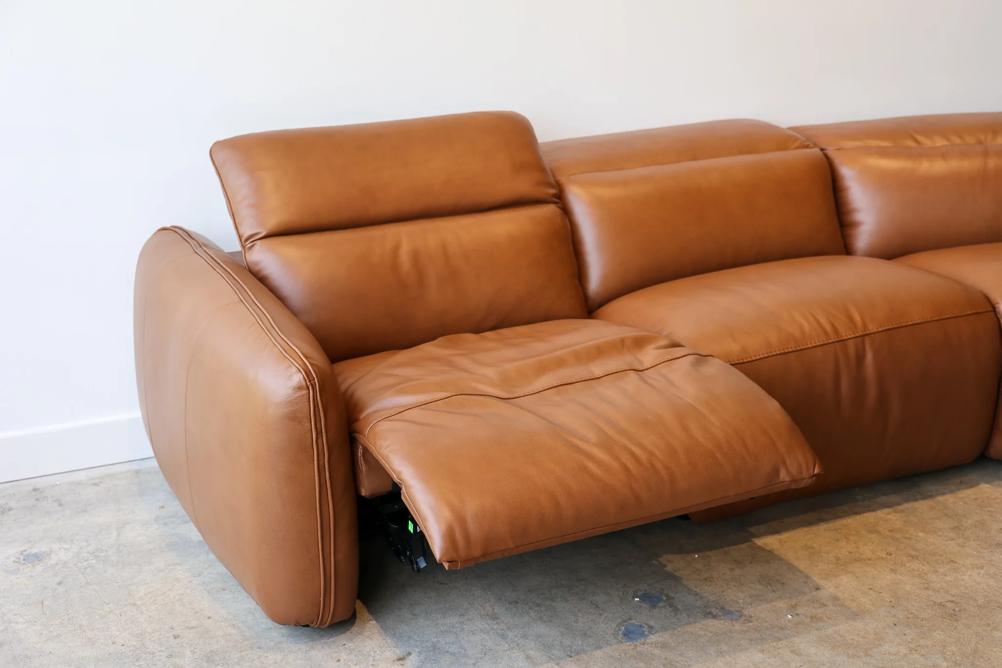 Bentley Reclining Sectional - Image 21
