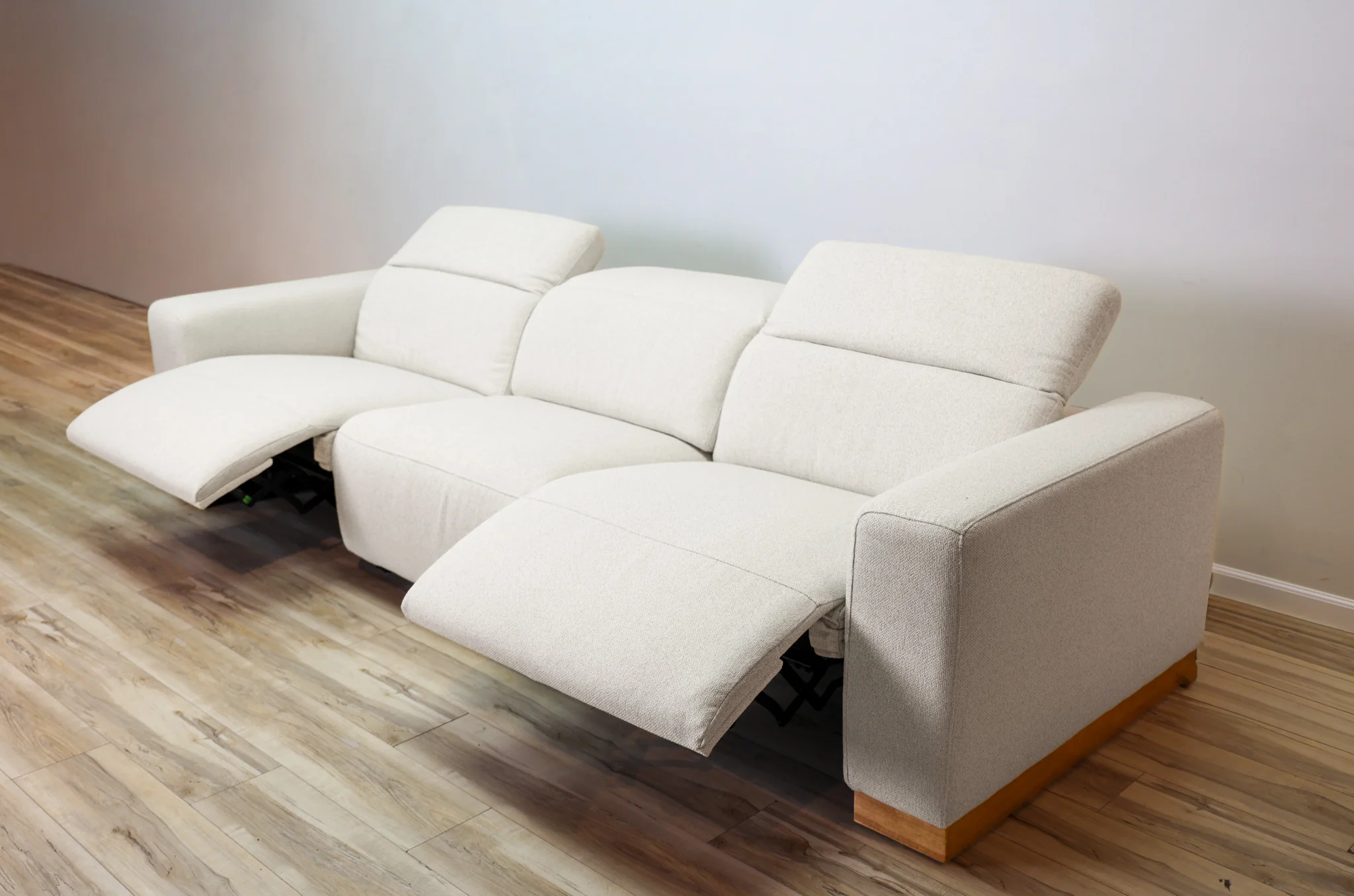 Voss Performance Fabric Power Reclining Sectional - Image 27