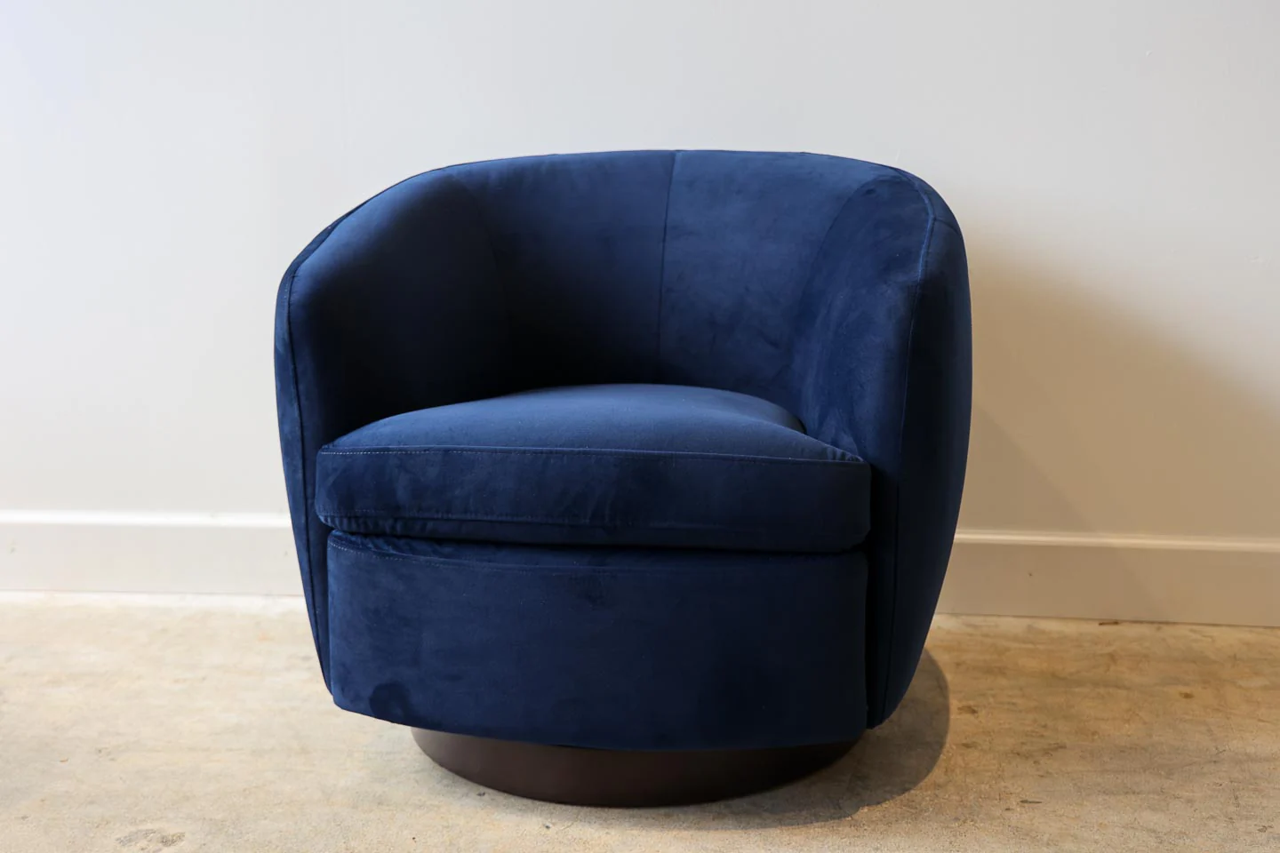 Cecelia Blue Velvet Swivel Chair - Image 4
