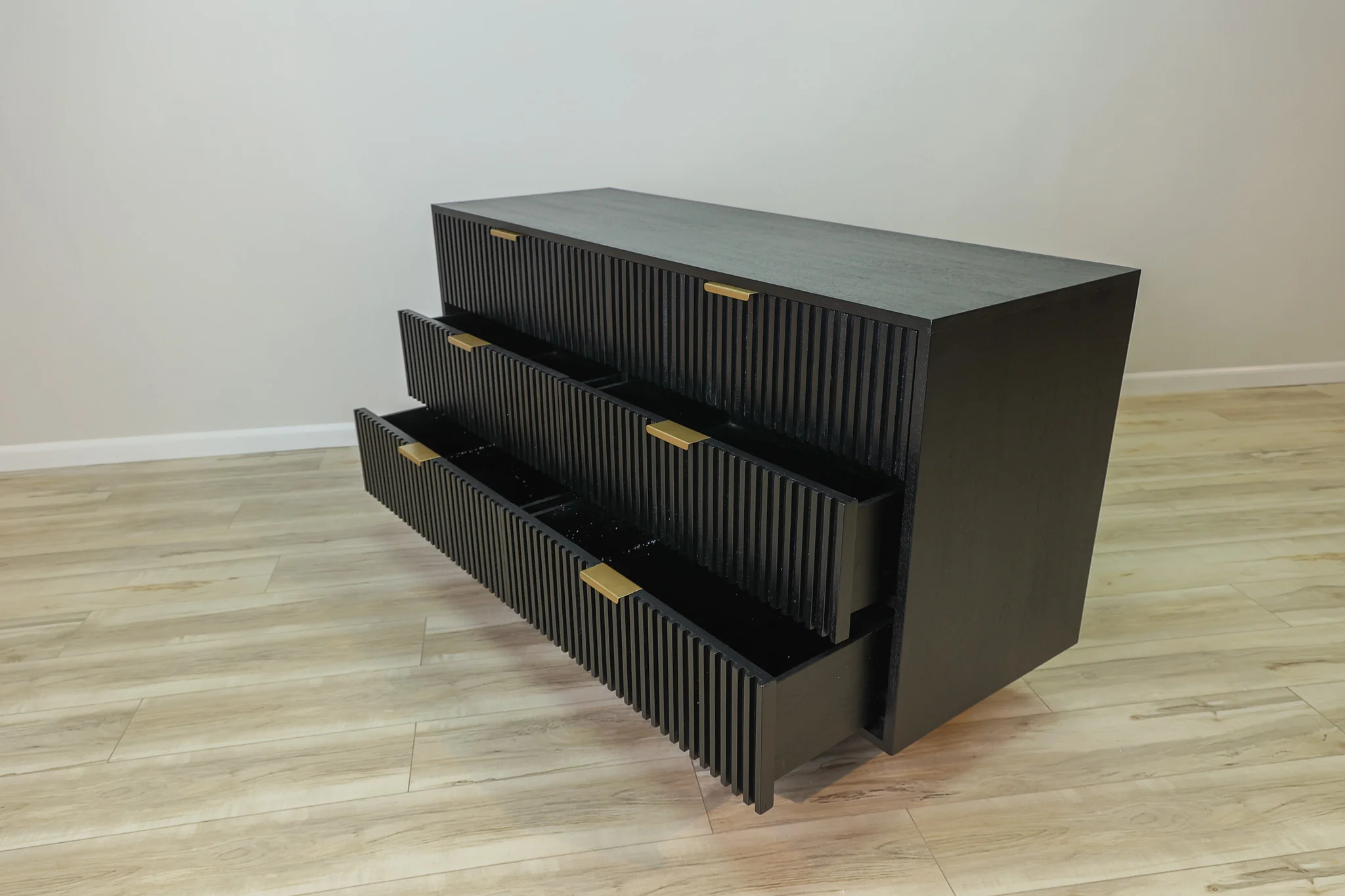 Dunn Dresser - Image 3