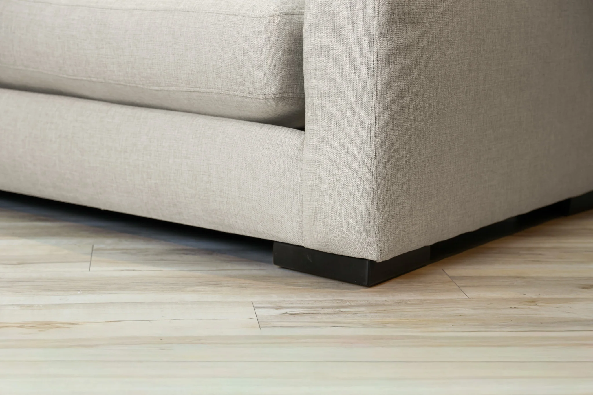 Everest Sofa - Image 10