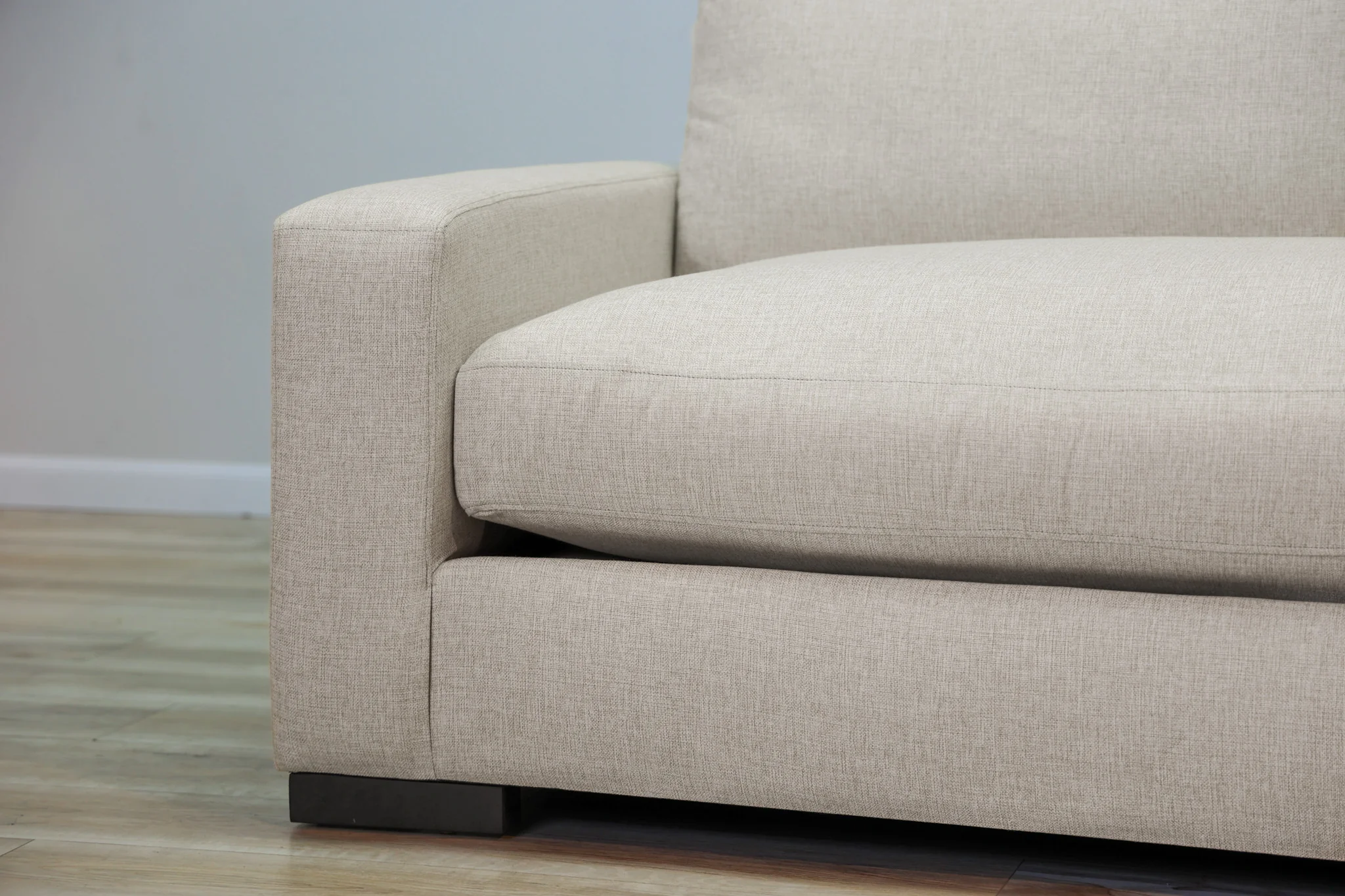 Everest Sofa - Image 6