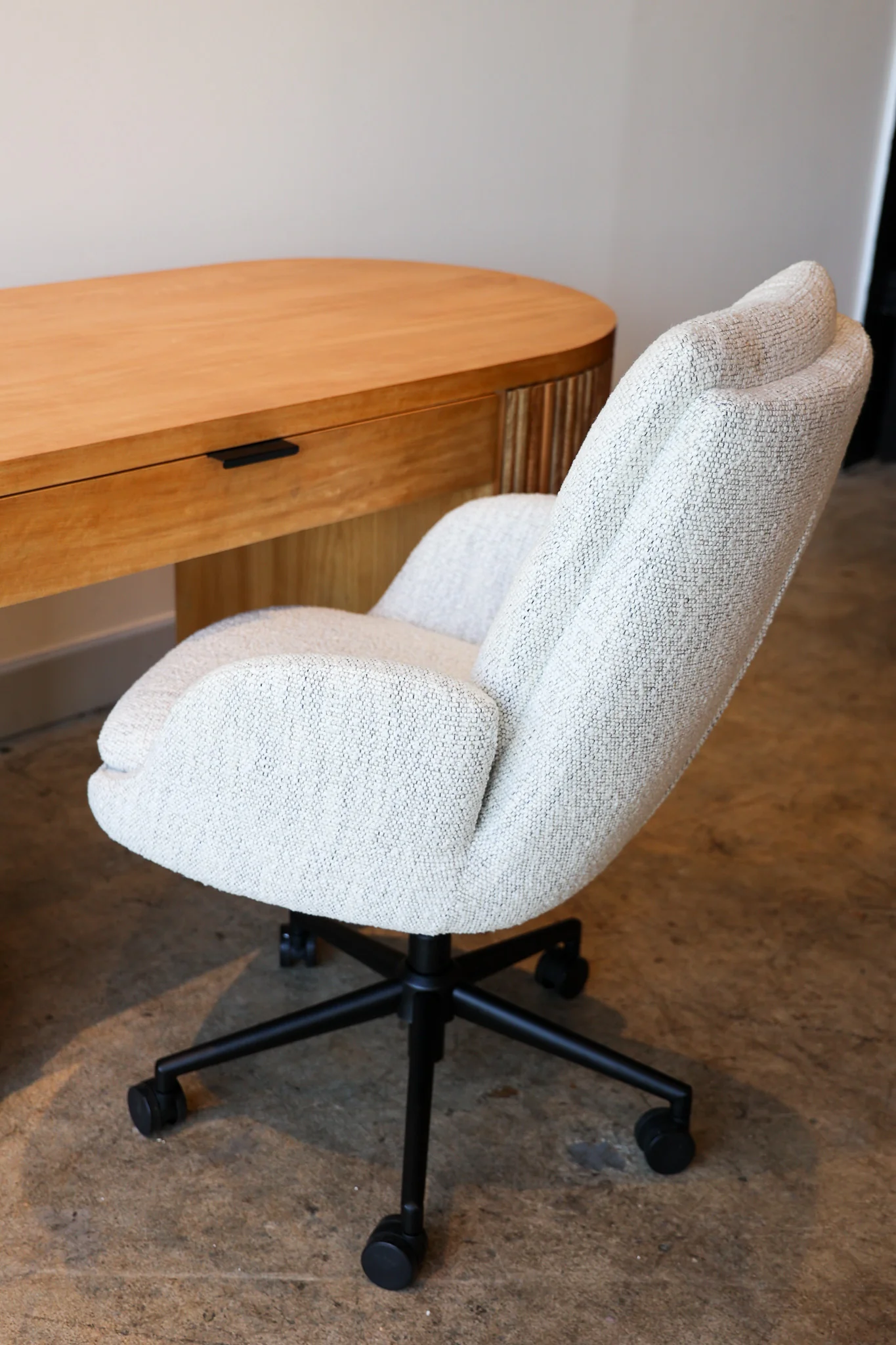 Flow Natural Desk - Image 44