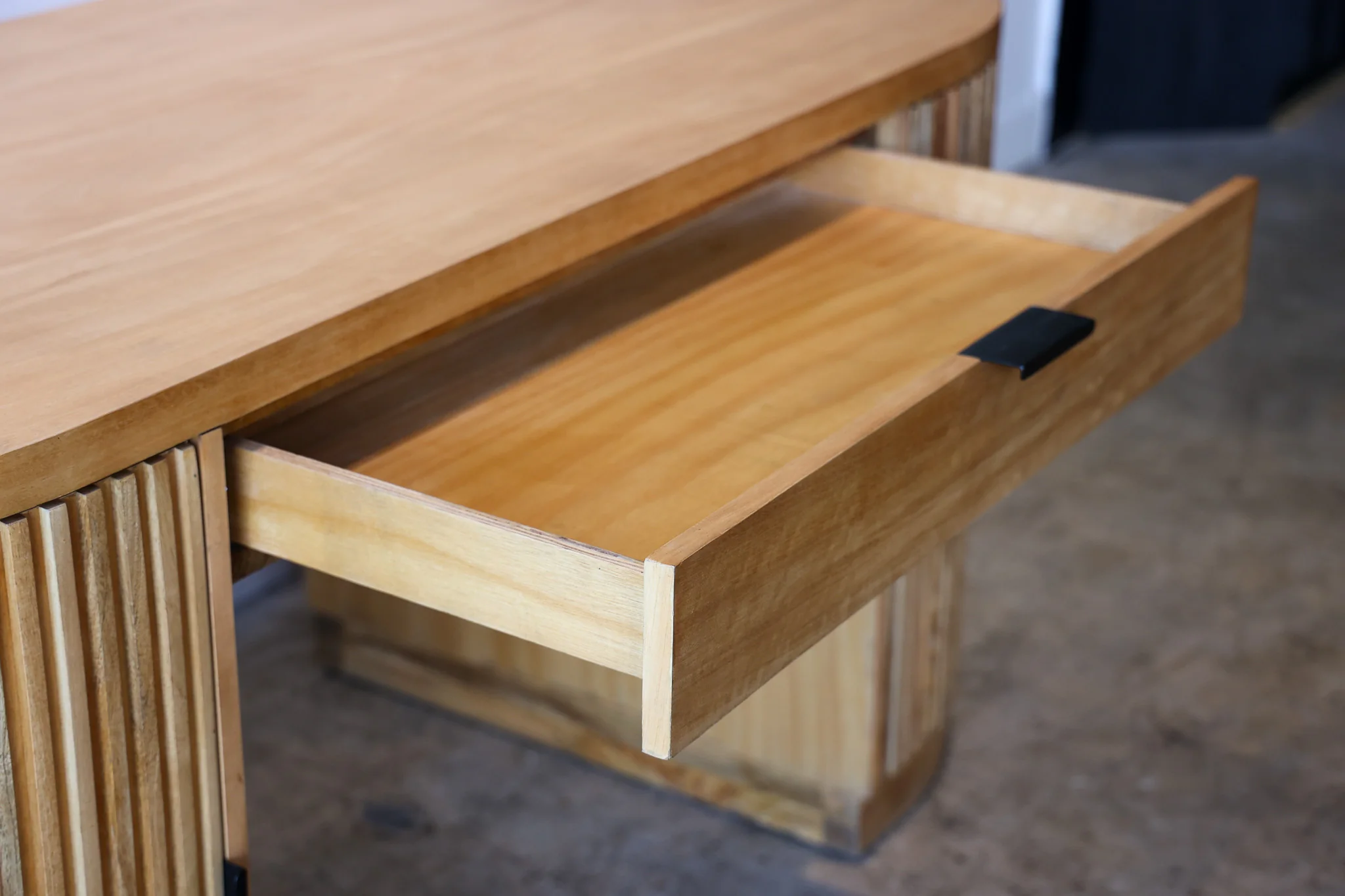 Flow Natural Desk - Image 9