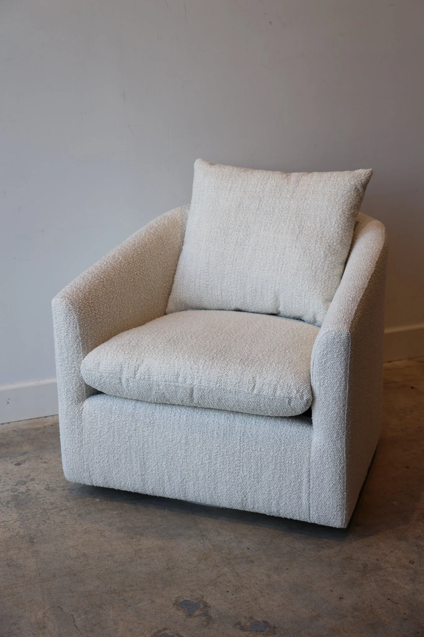 Lola Swivel Chair - Image 15