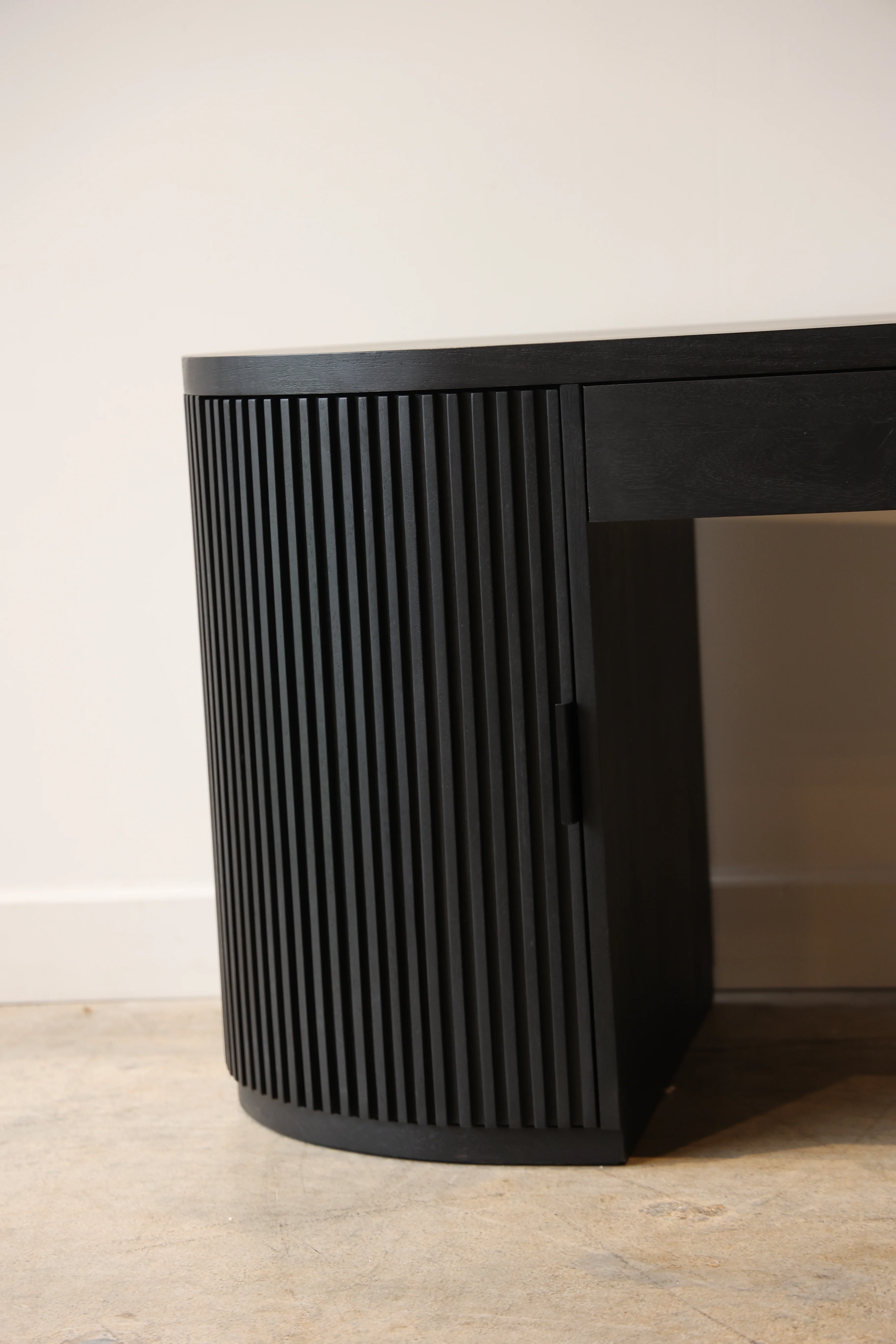 Flow Black Desk - Image 12