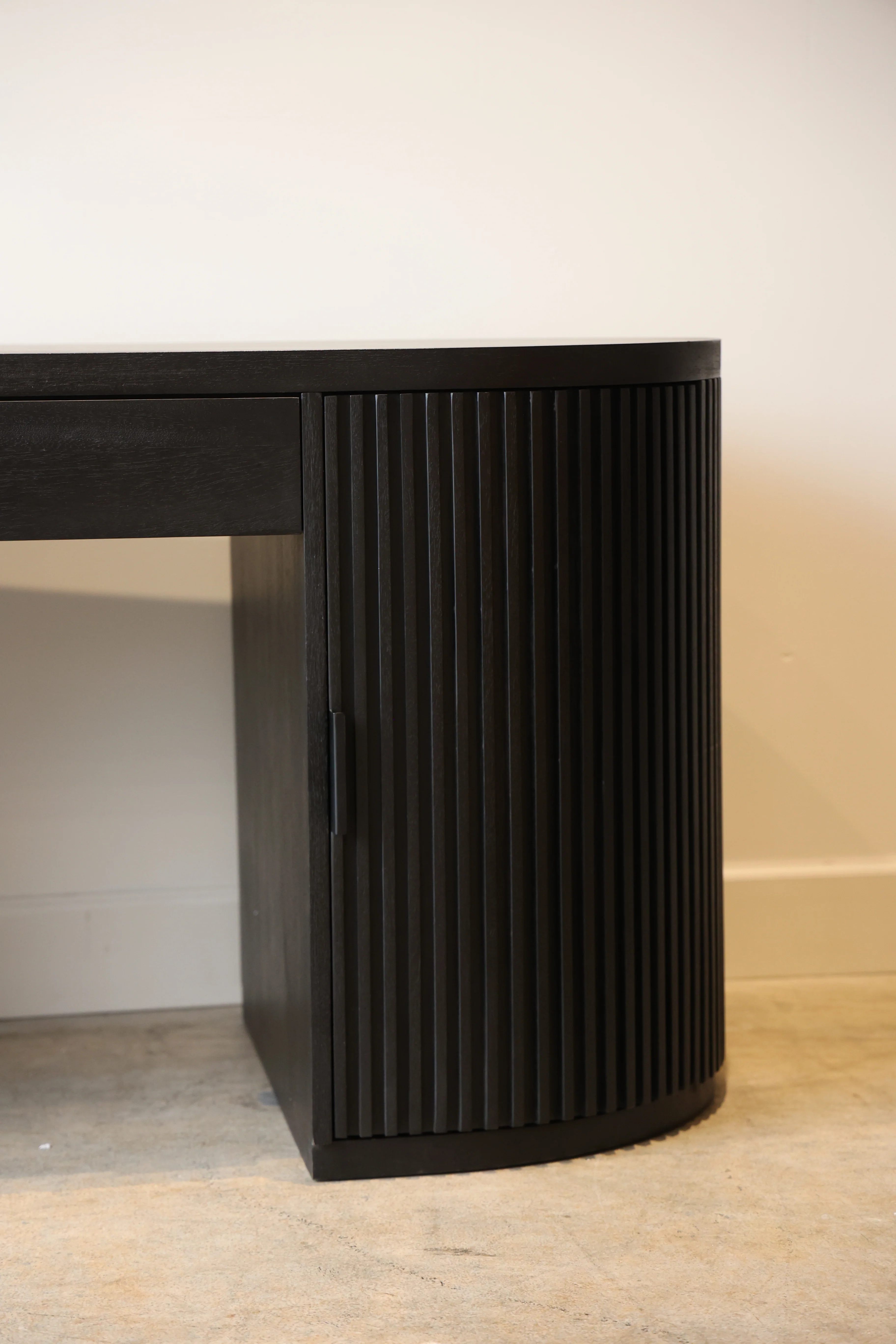 Flow Black Desk - Image 13