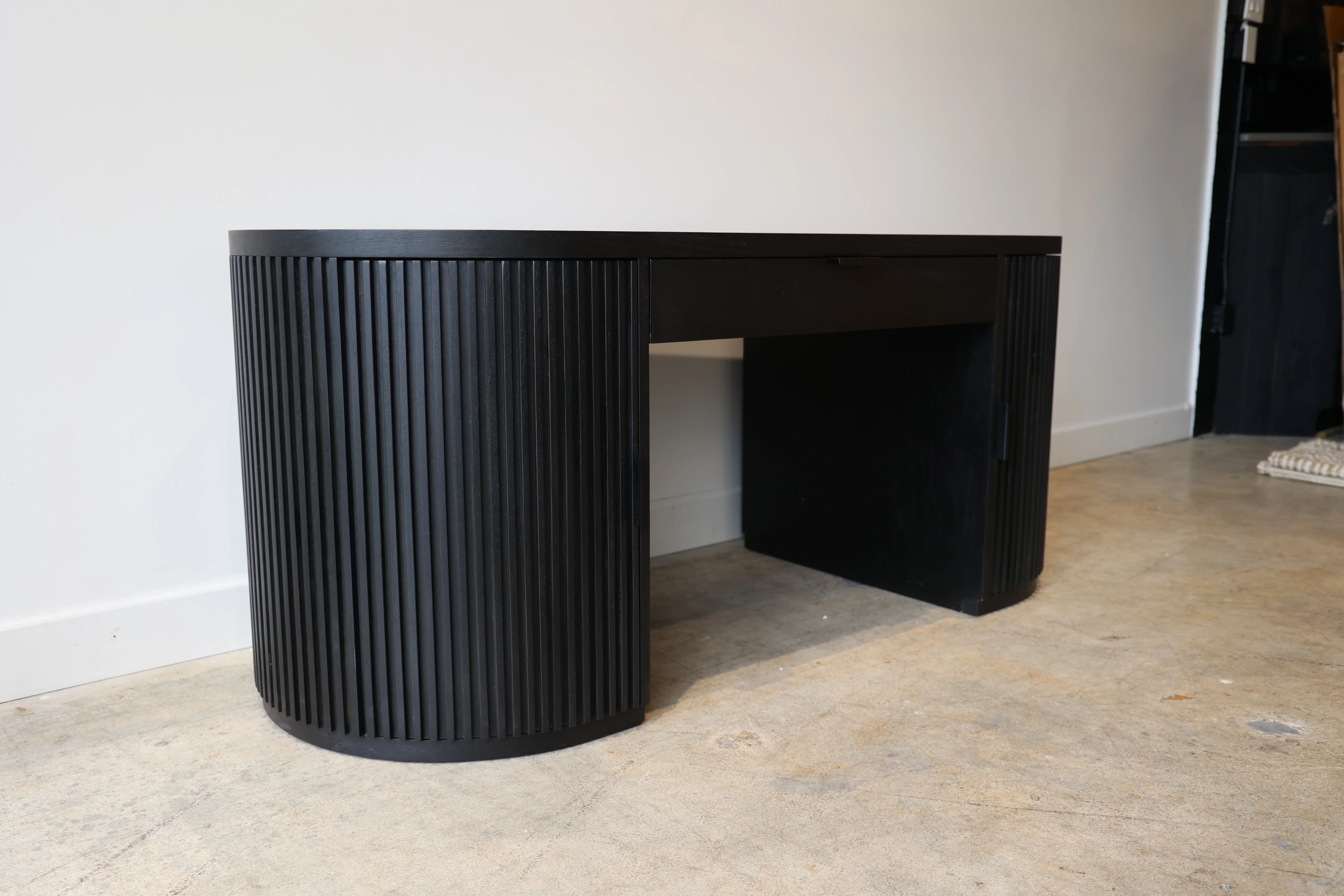 Flow Black Desk - Image 16