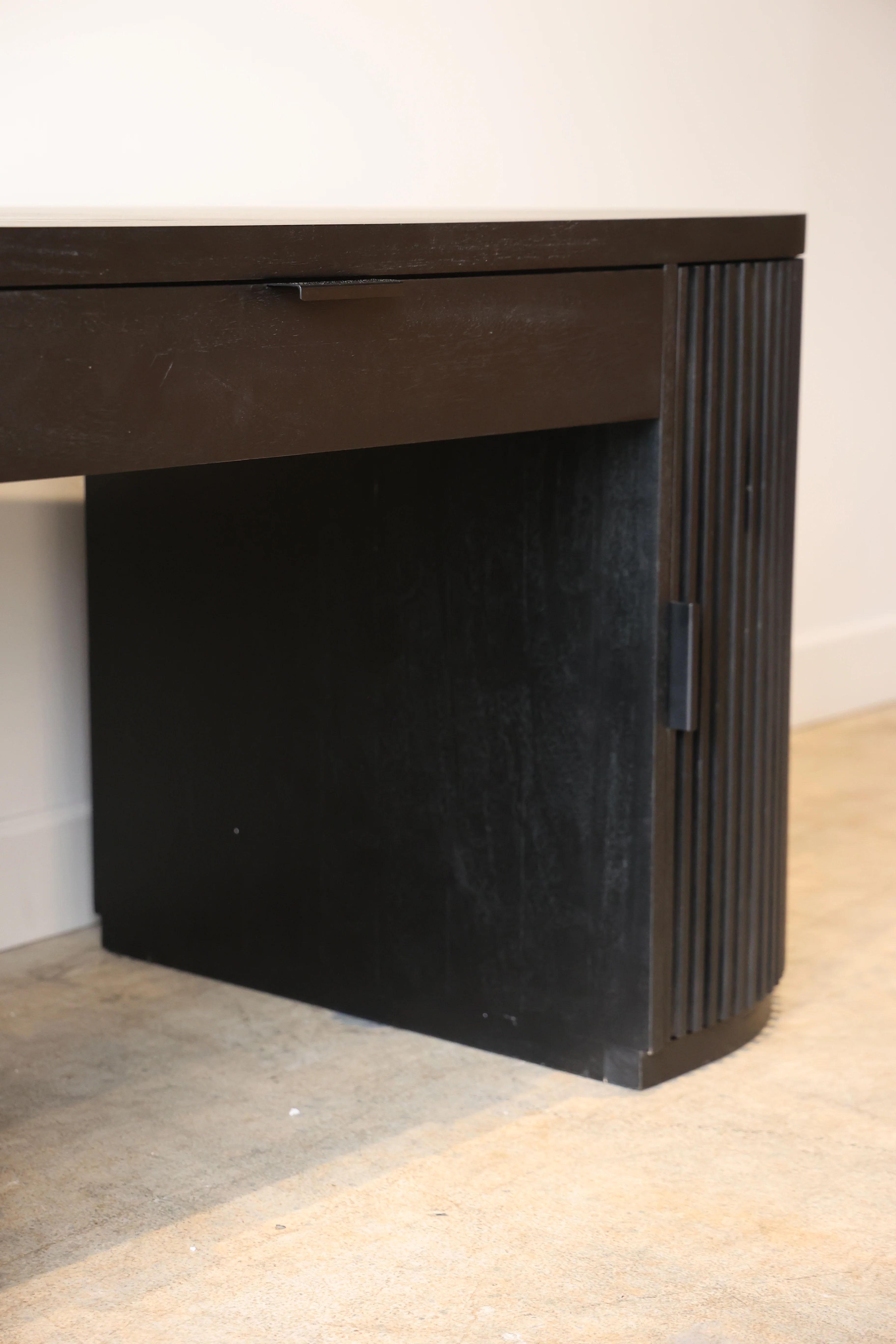 Flow Black Desk - Image 19