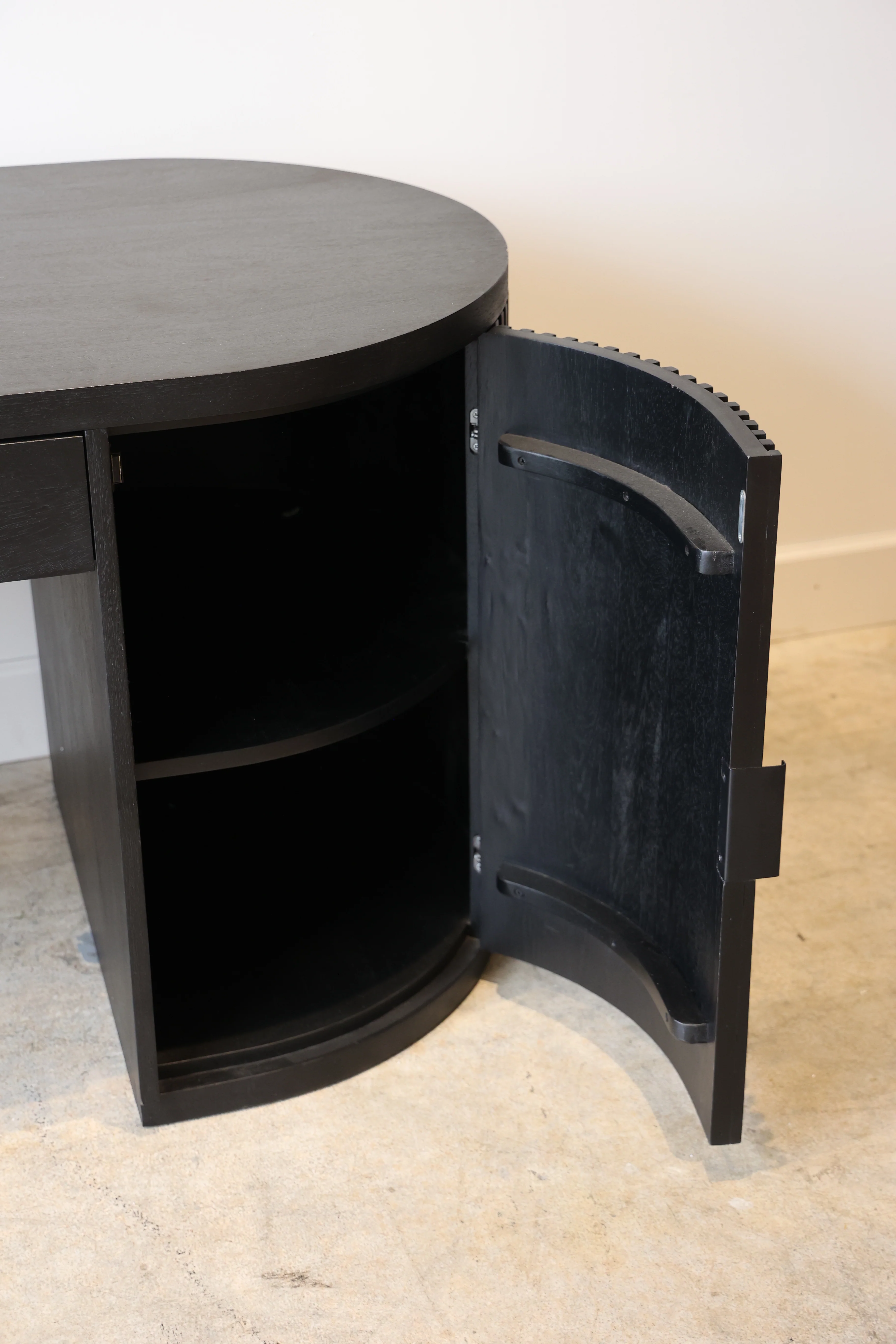 Flow Black Desk - Image 22