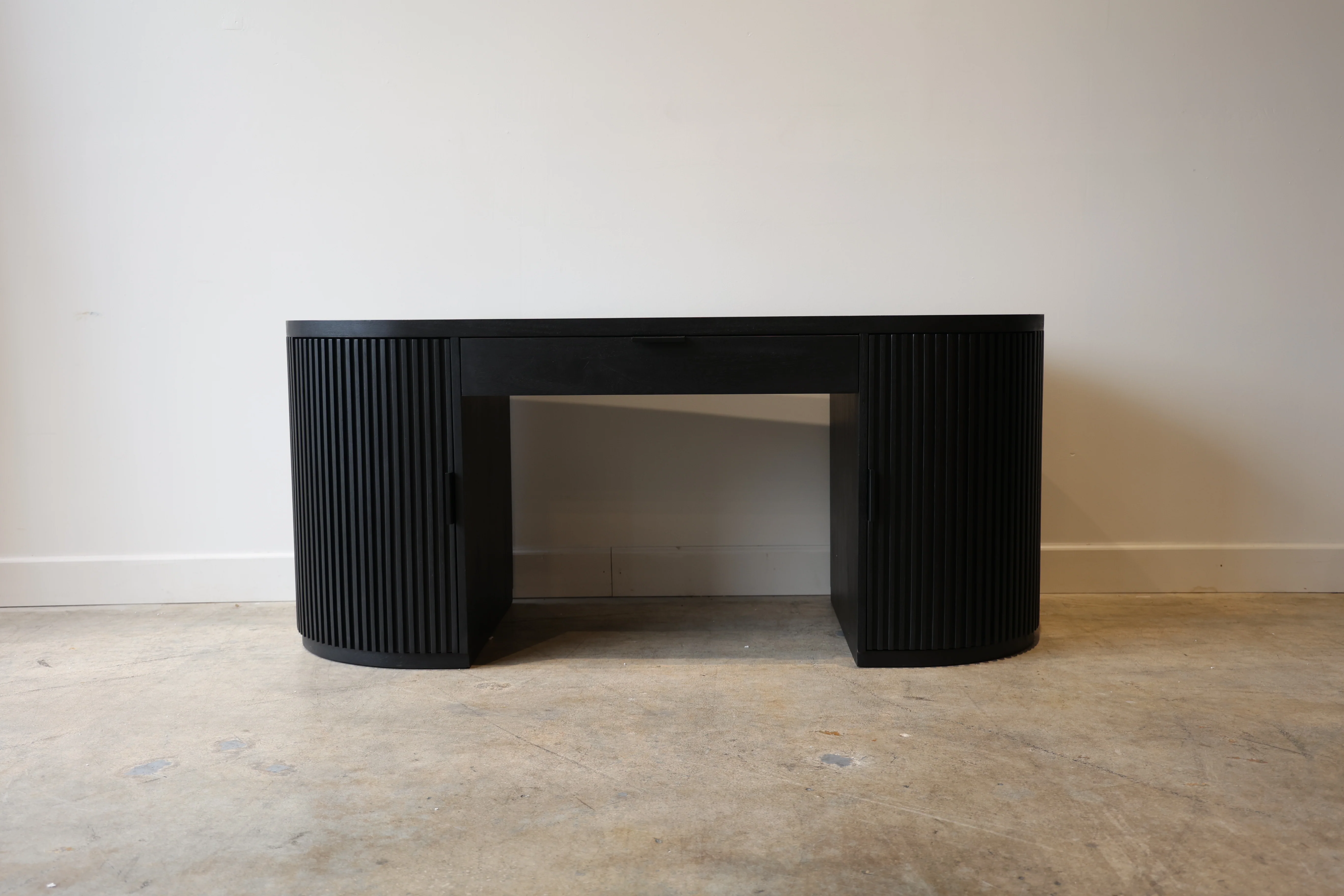 Flow Black Desk - Image 6