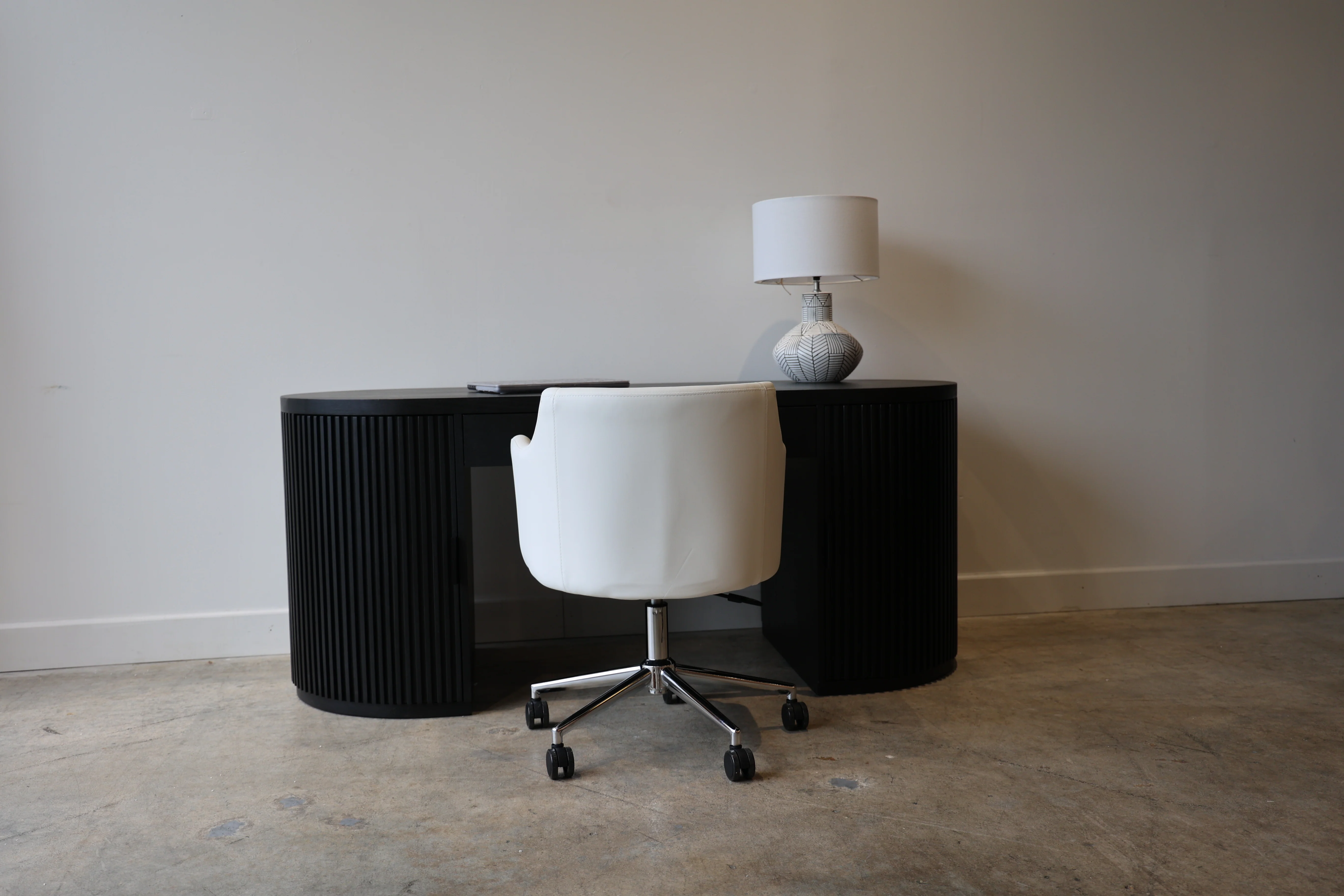 Flow Black Desk - Image 7