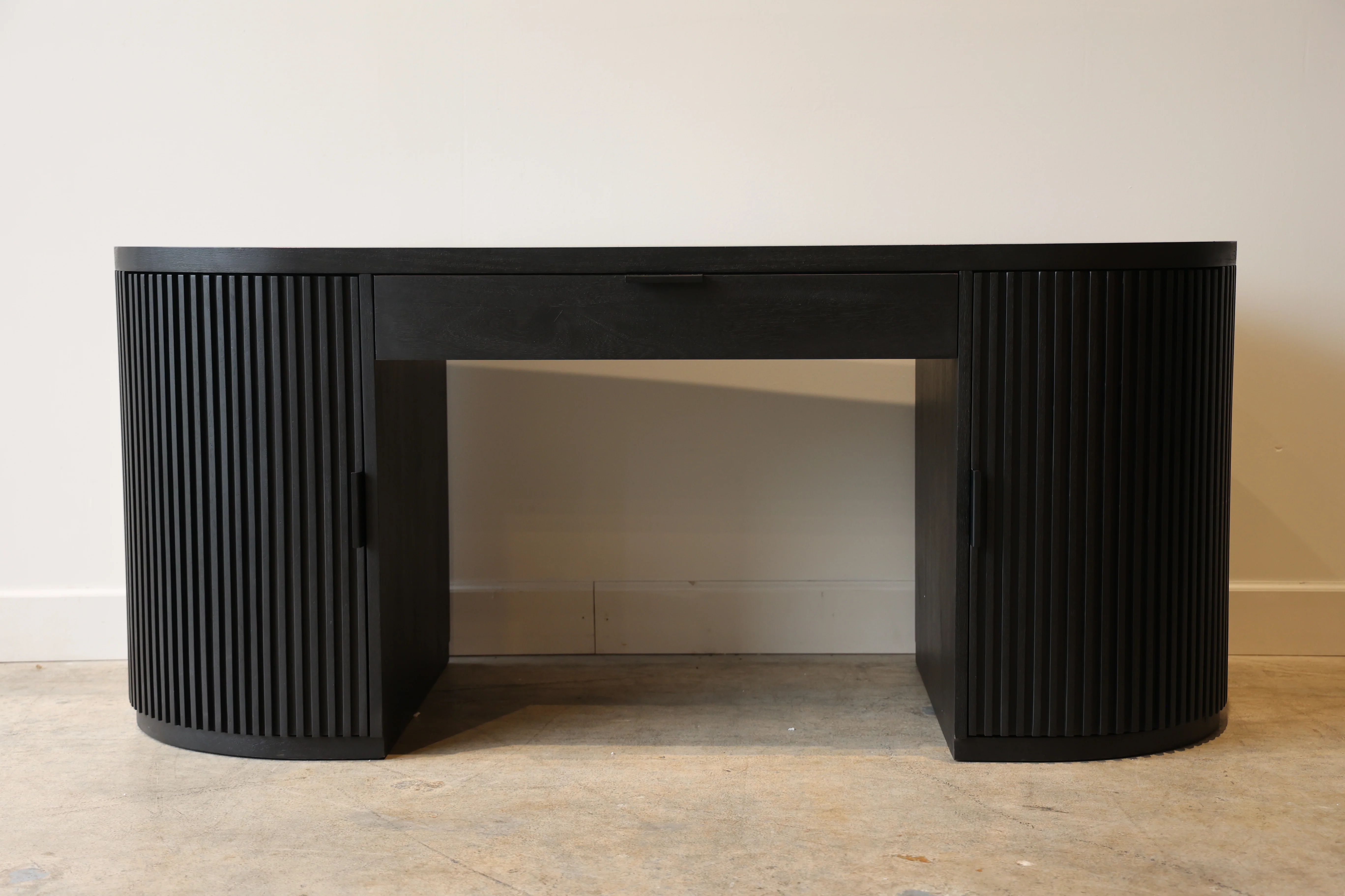 Flow Black Desk - Image 8