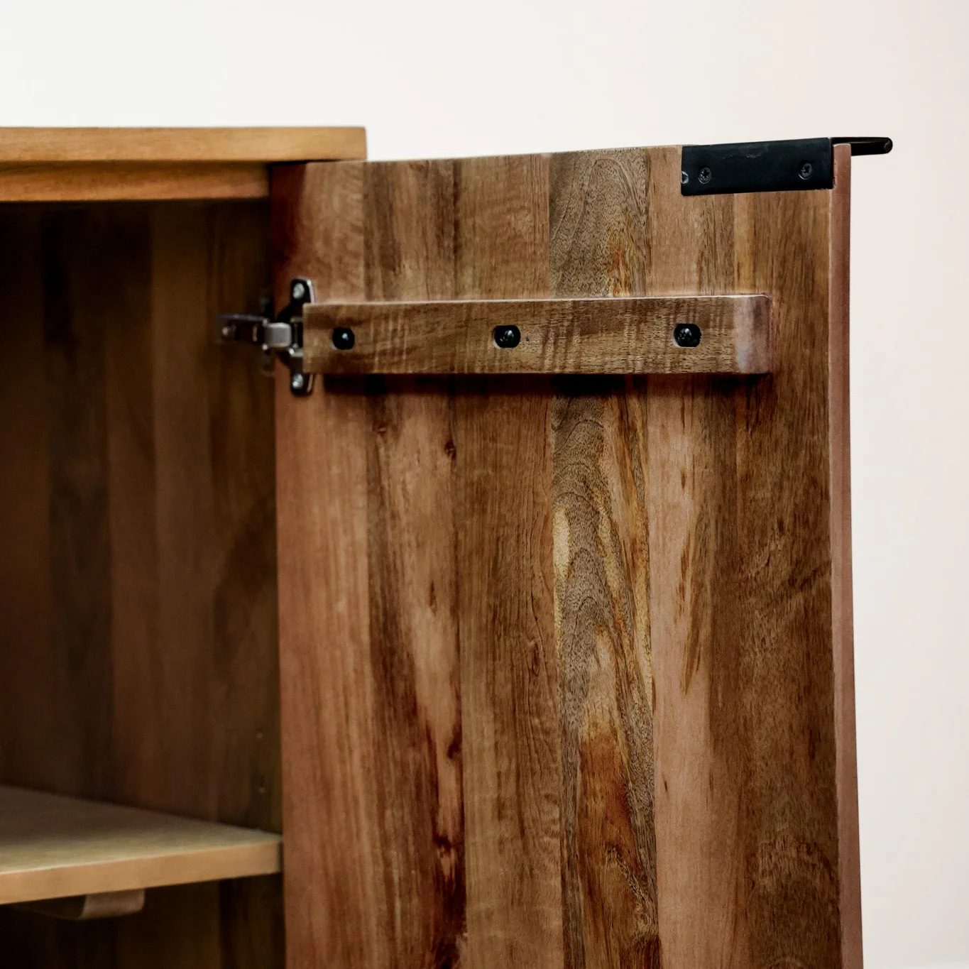 Romeo Credenza - Image 3