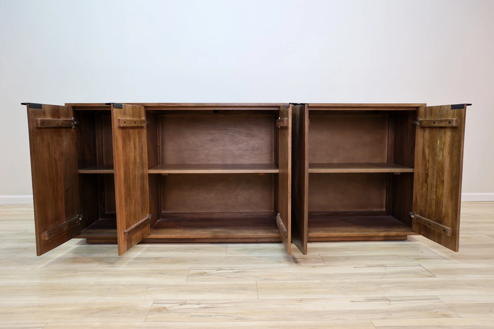 Romeo Credenza - Image 4